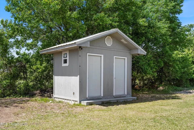 $420,000 | 1227 County Road 90, New Albany, MS 38652