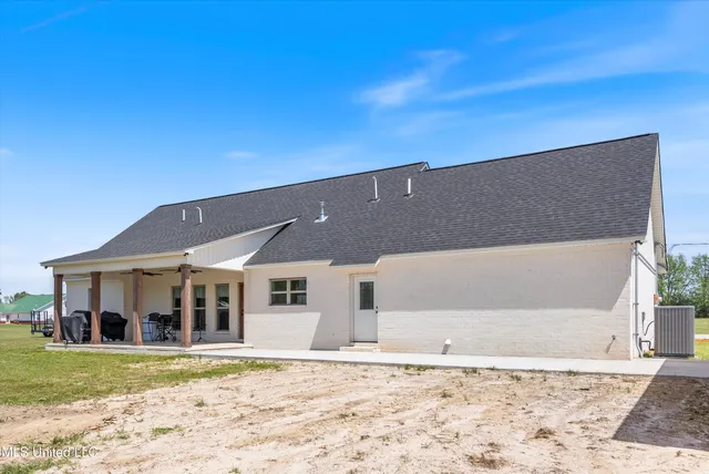 $420,000 | 1227 County Road 90, New Albany, MS 38652