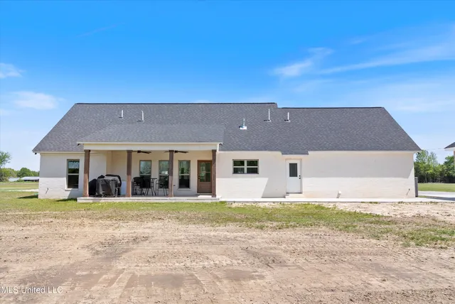 $420,000 | 1227 County Road 90, New Albany, MS 38652