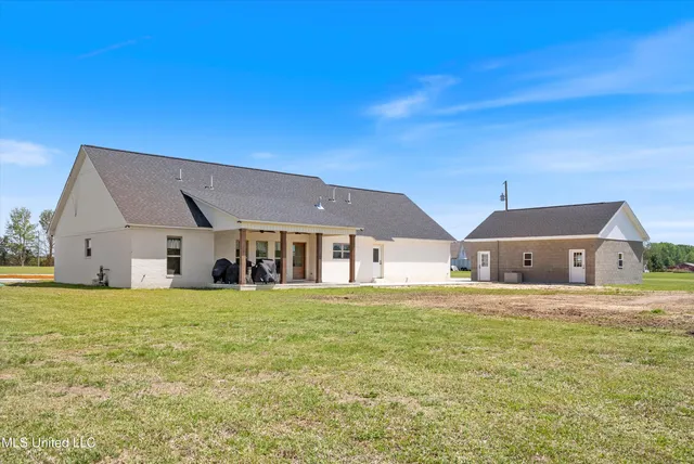 $420,000 | 1227 County Road 90, New Albany, MS 38652