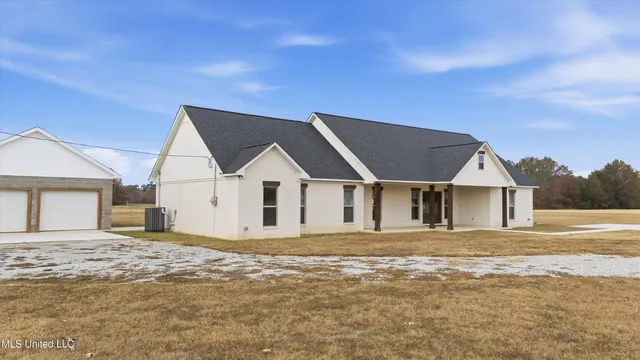$420,000 | 1227 County Road 90, New Albany, MS 38652