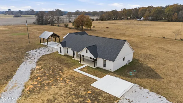 $420,000 | 1227 County Road 90, New Albany, MS 38652