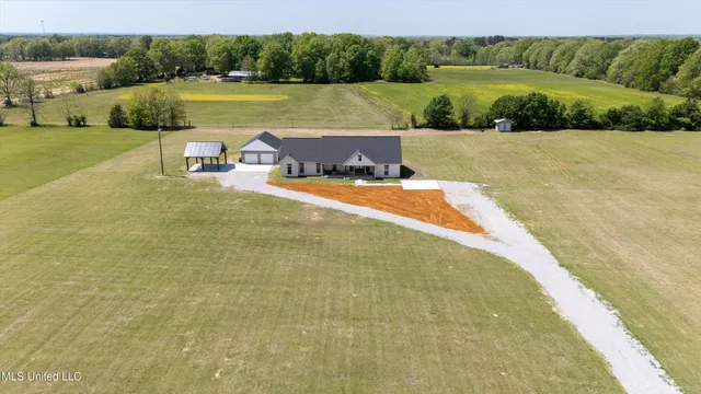 $420,000 | 1227 County Road 90, New Albany, MS 38652