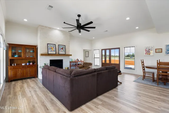 $420,000 | 1227 County Road 90, New Albany, MS 38652