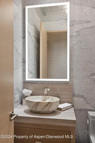 a utility room with sink dryer and washer