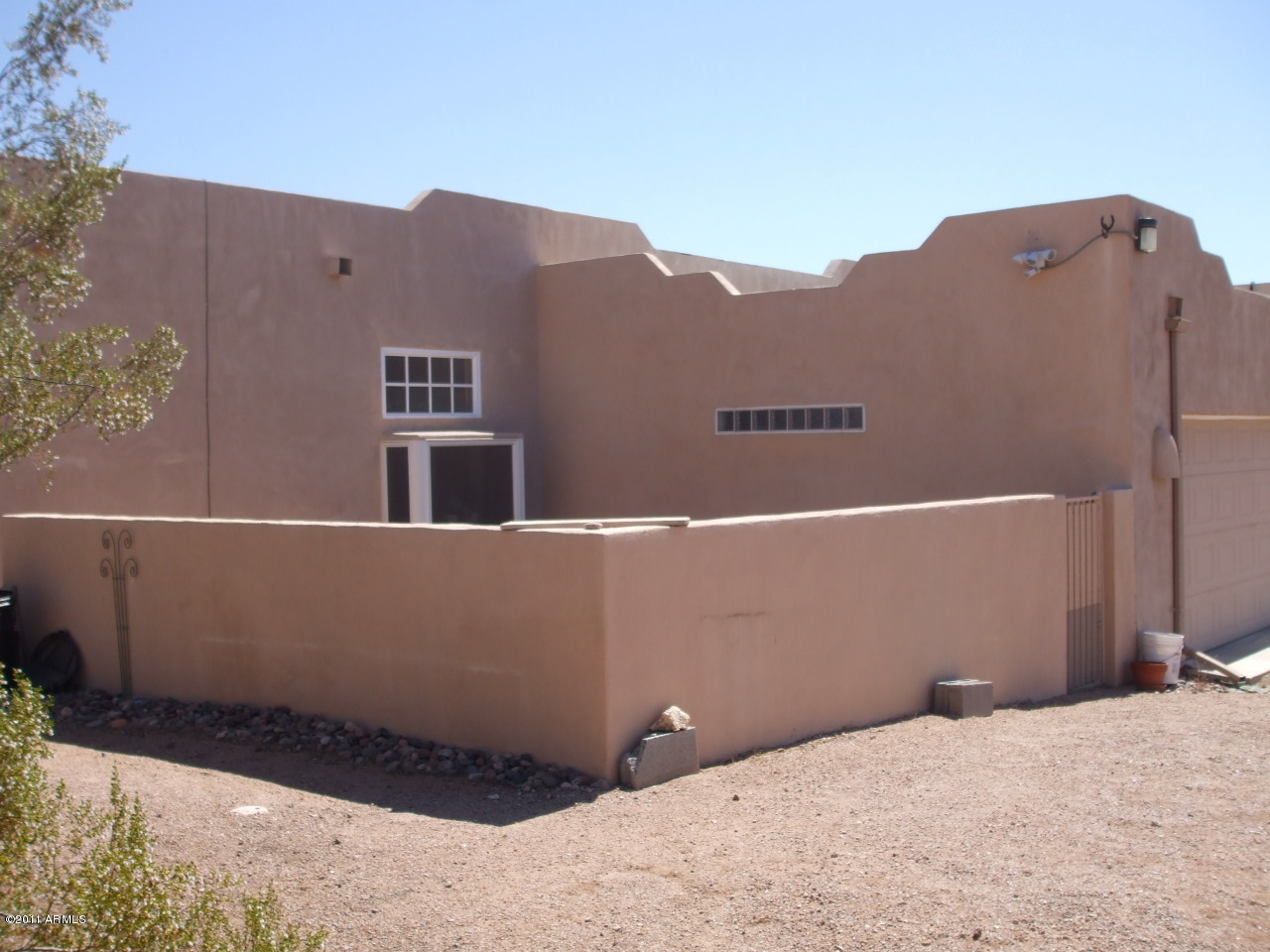850 North Cortez Road Apache Junction, AZ 85119 - Photo 5 of 21 Side patio