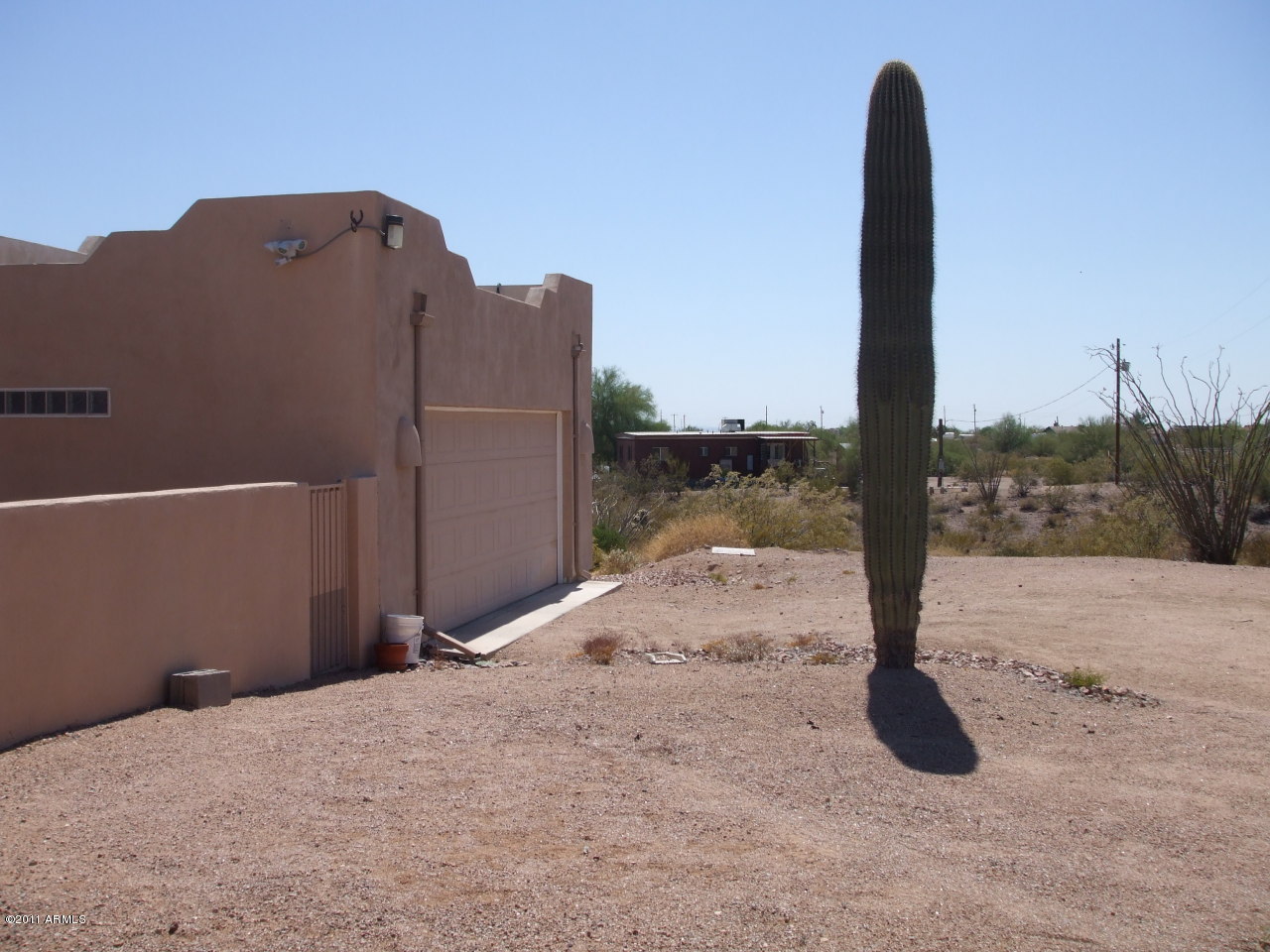 850 North Cortez Road Apache Junction, AZ 85119 - Photo 6 of 21 Driveway