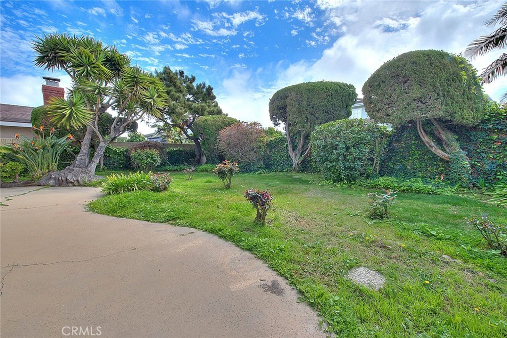 4408 Elder Avenue Seal Beach, CA 90740 - Photo 30 of 73 a view of a garden