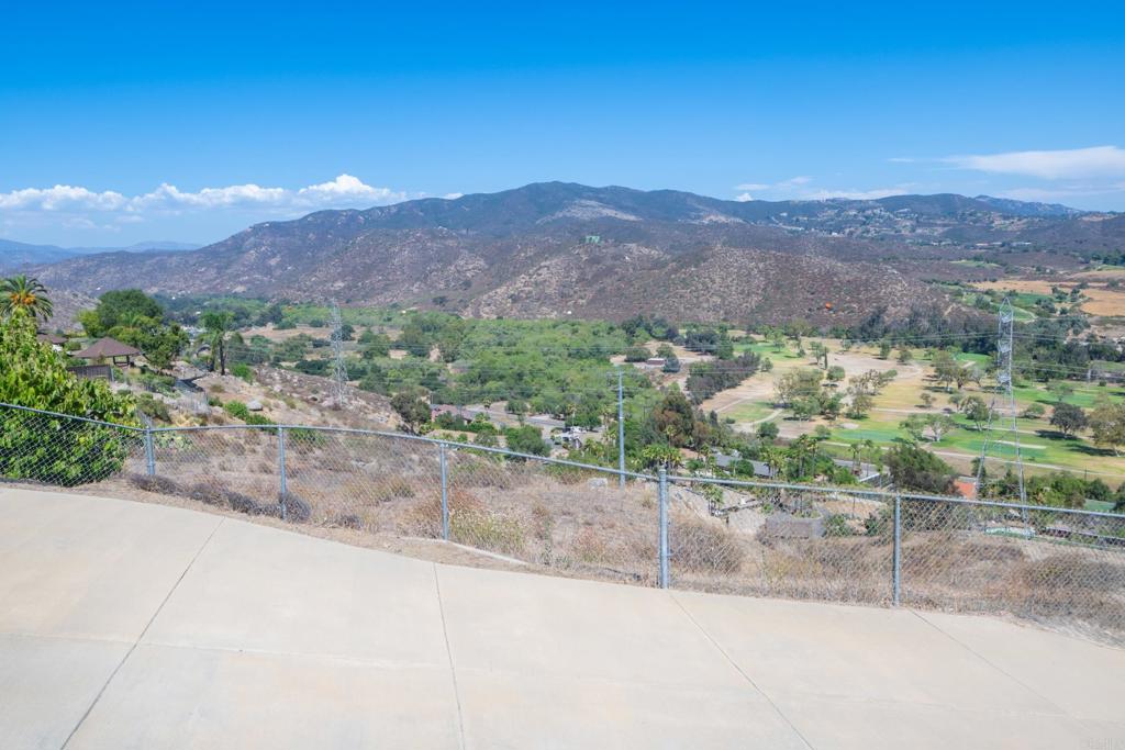 2556 Wind River Road El Cajon, CA 92019 - Photo 5 of 25