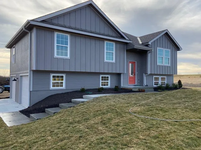 $400,000 | 33715 State Hwy U, Rayville, MO 64084