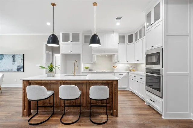 $599,900 | 10221 Creekside Lane, Waco, TX 76712