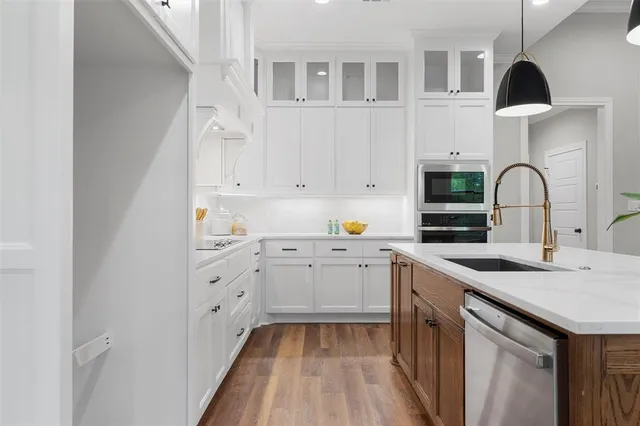 $599,900 | 10221 Creekside Lane, Waco, TX 76712