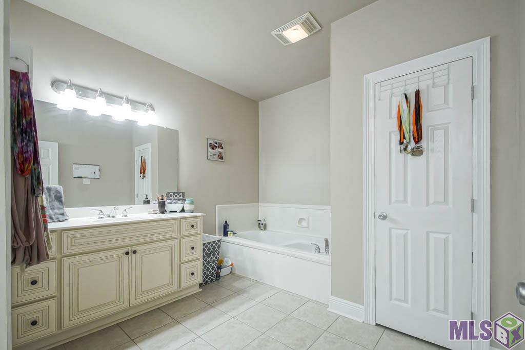 12053 Ida Bourgeois Road St. Amant, LA 70774 - Photo 12 of 19 Gallery Image 12