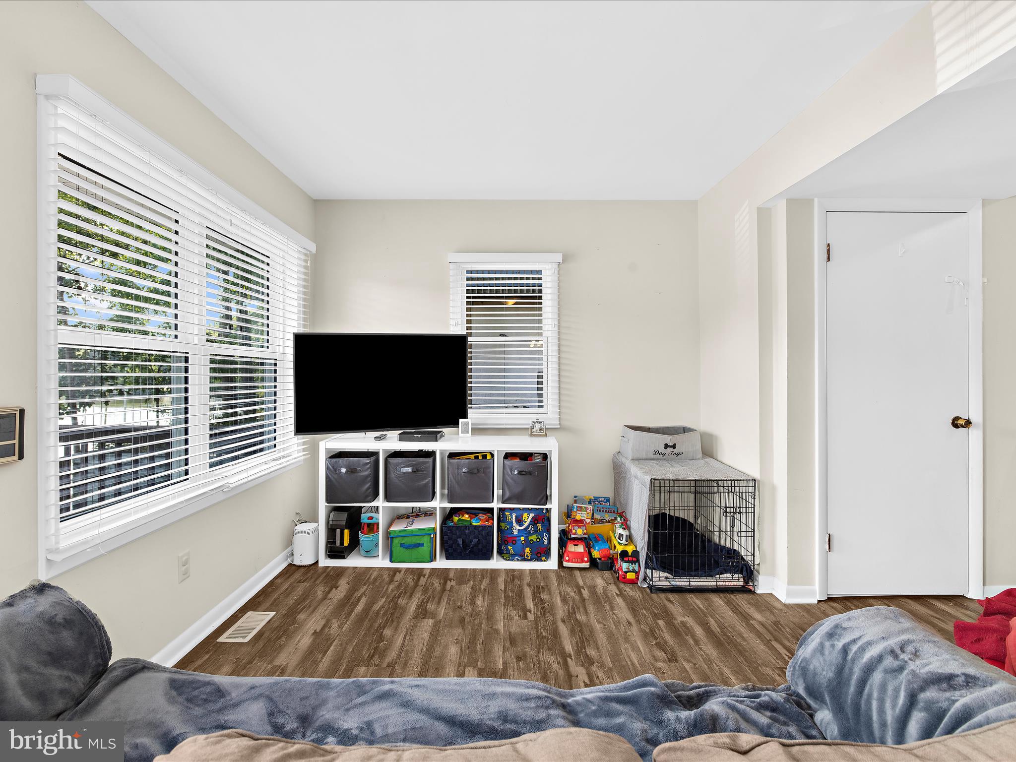 593 Riverside Drive Pasadena, MD 21122 - Photo 11 of 56 a living room with furniture and a flat screen tv