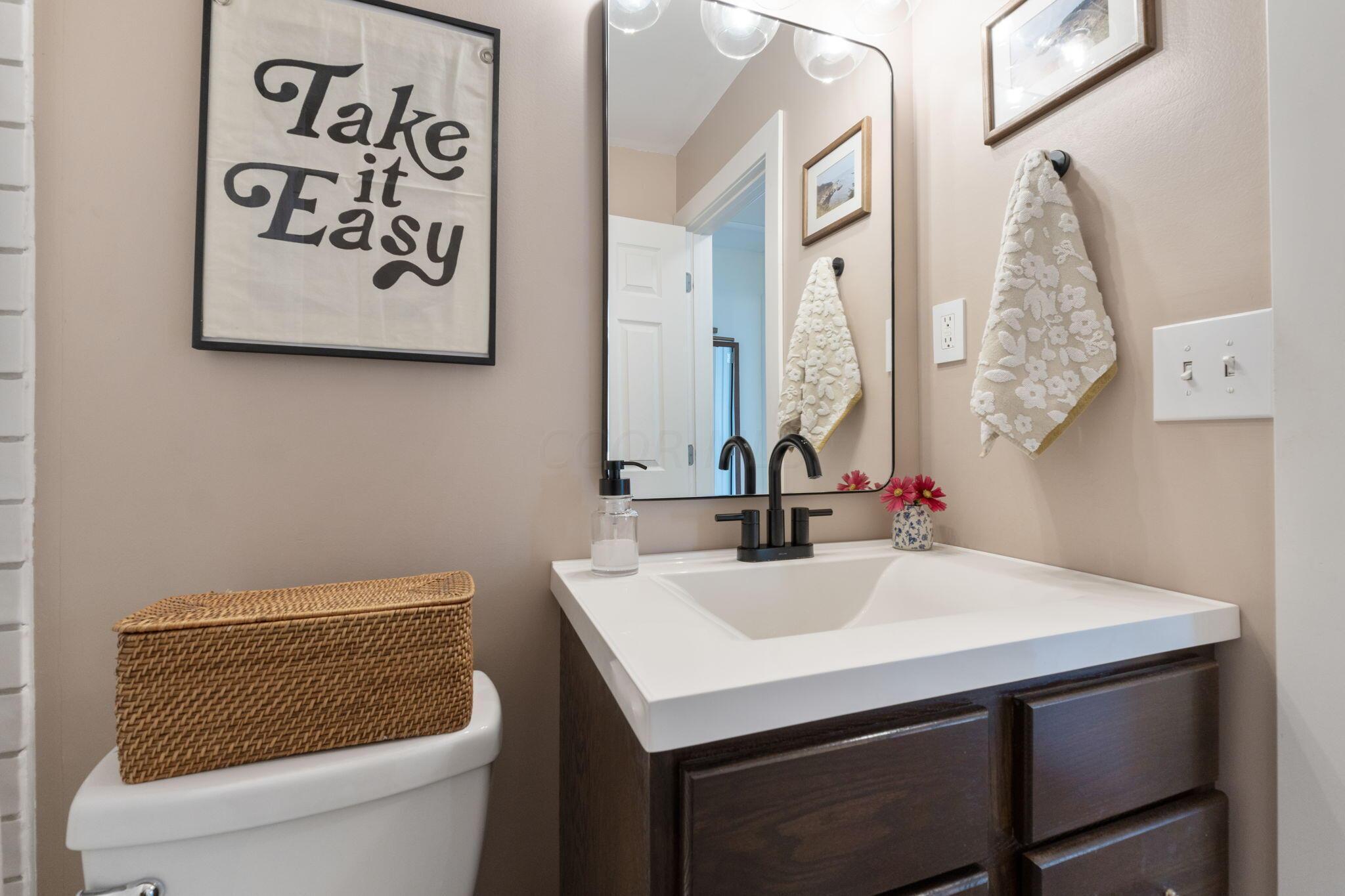 5328 Hedgewood Road Columbus, OH 43229 - Photo 22 of 36 Full Bath