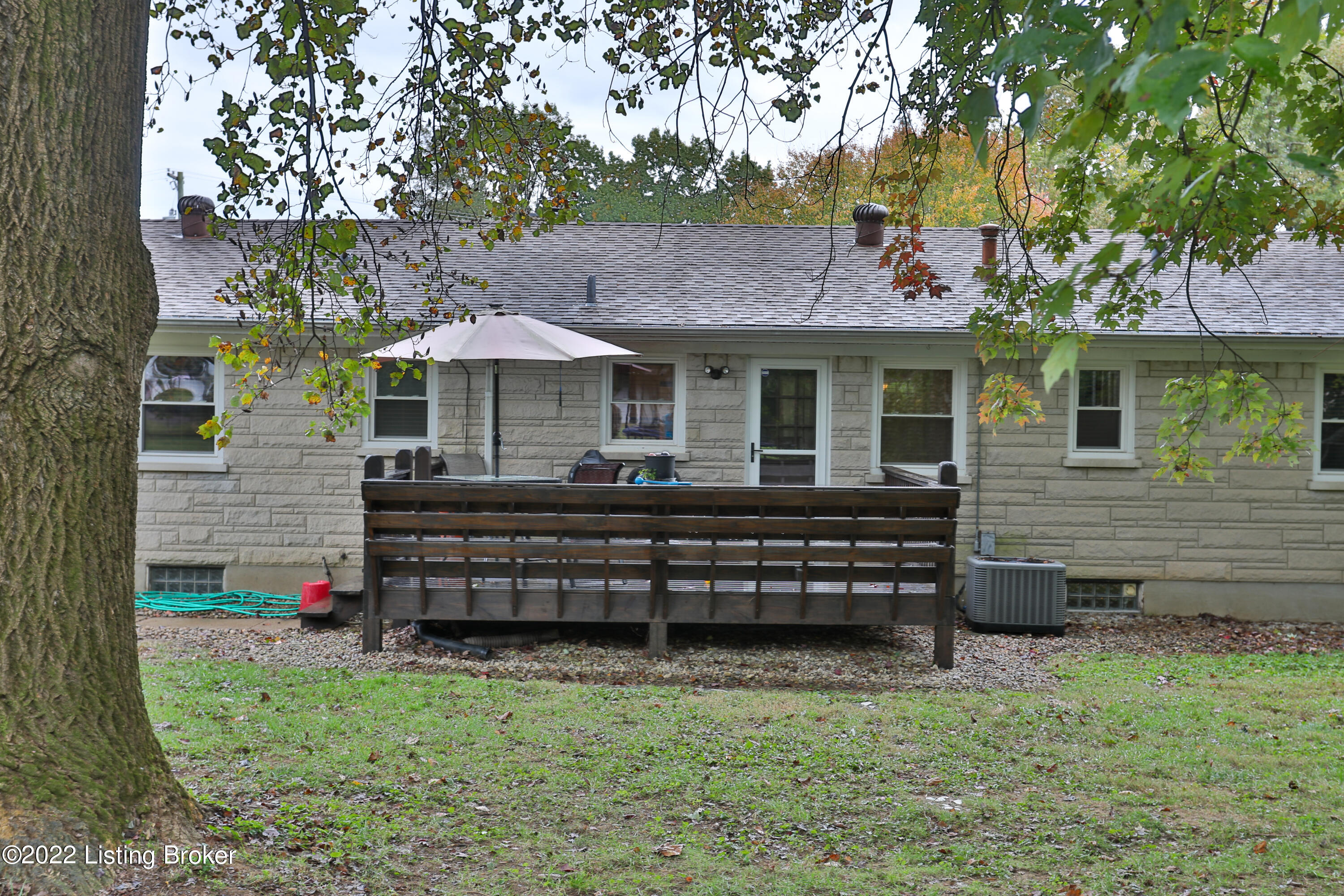 2815 Timber Hill Road Louisville, KY 40214 - Photo 17 of 32 2815 Timber Hills Rd-09