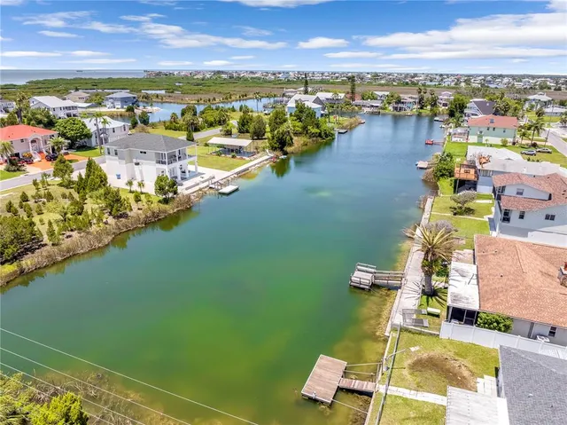 $389,900 | 3379 Crape Myrtle Drive, Hernando Beach, FL 34607