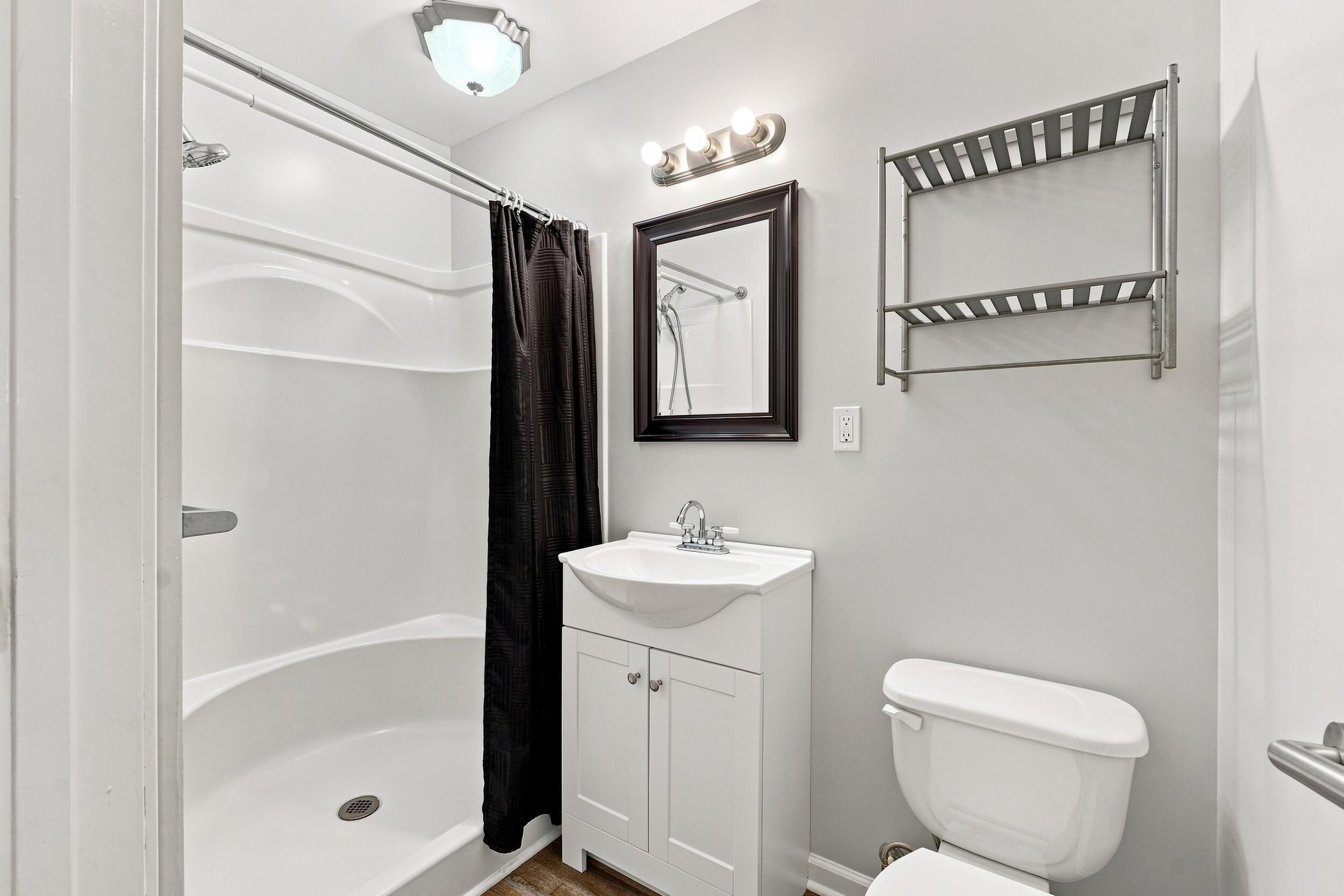 395 Lee Road Lincoln, ME 04457 - Photo 22 of 61 022_395lee_first_floor_bath