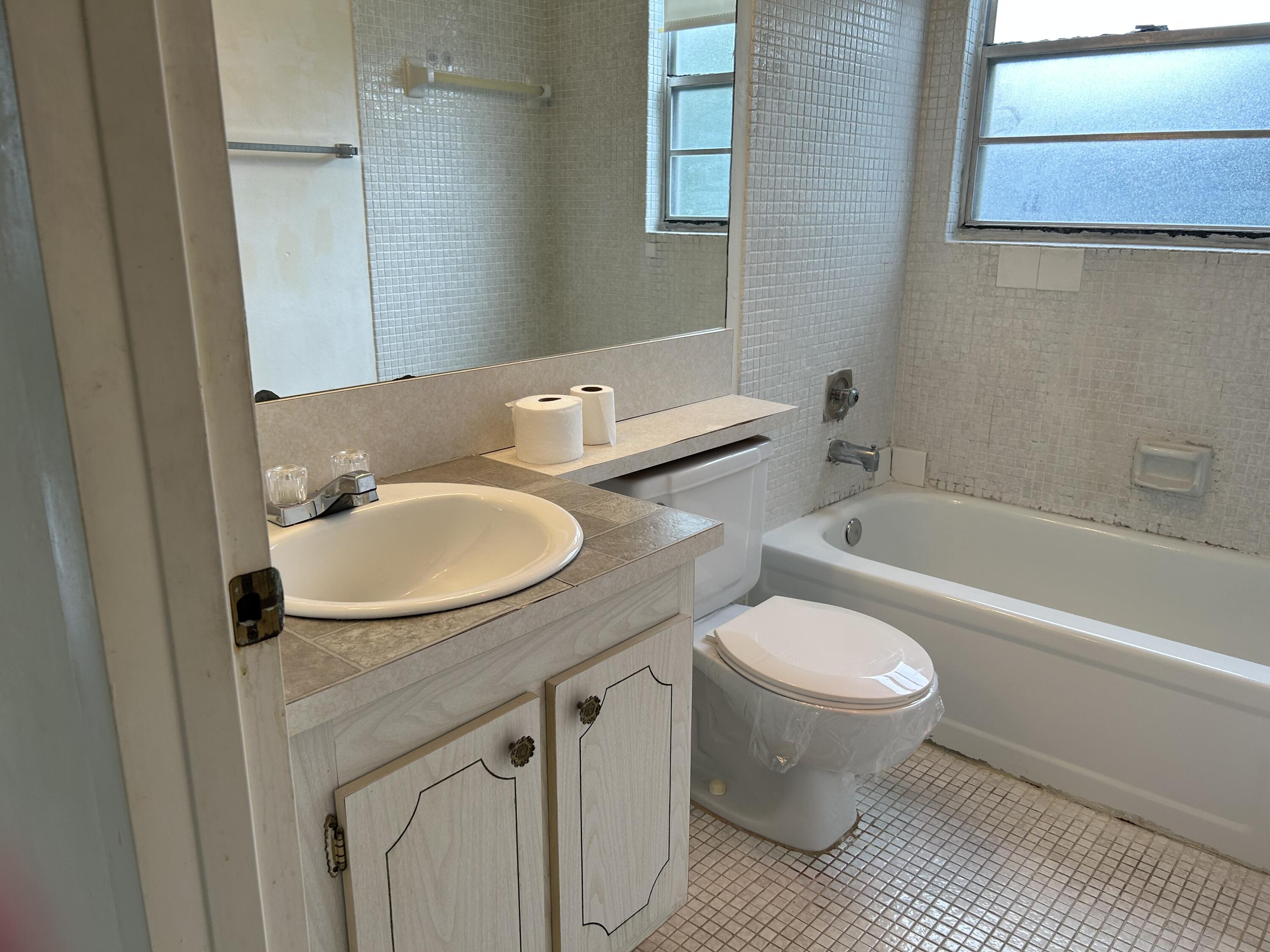 206 Suffolk F, Unit 206E Boca Raton, FL 33434 - Photo 14 of 19 IMG_0541