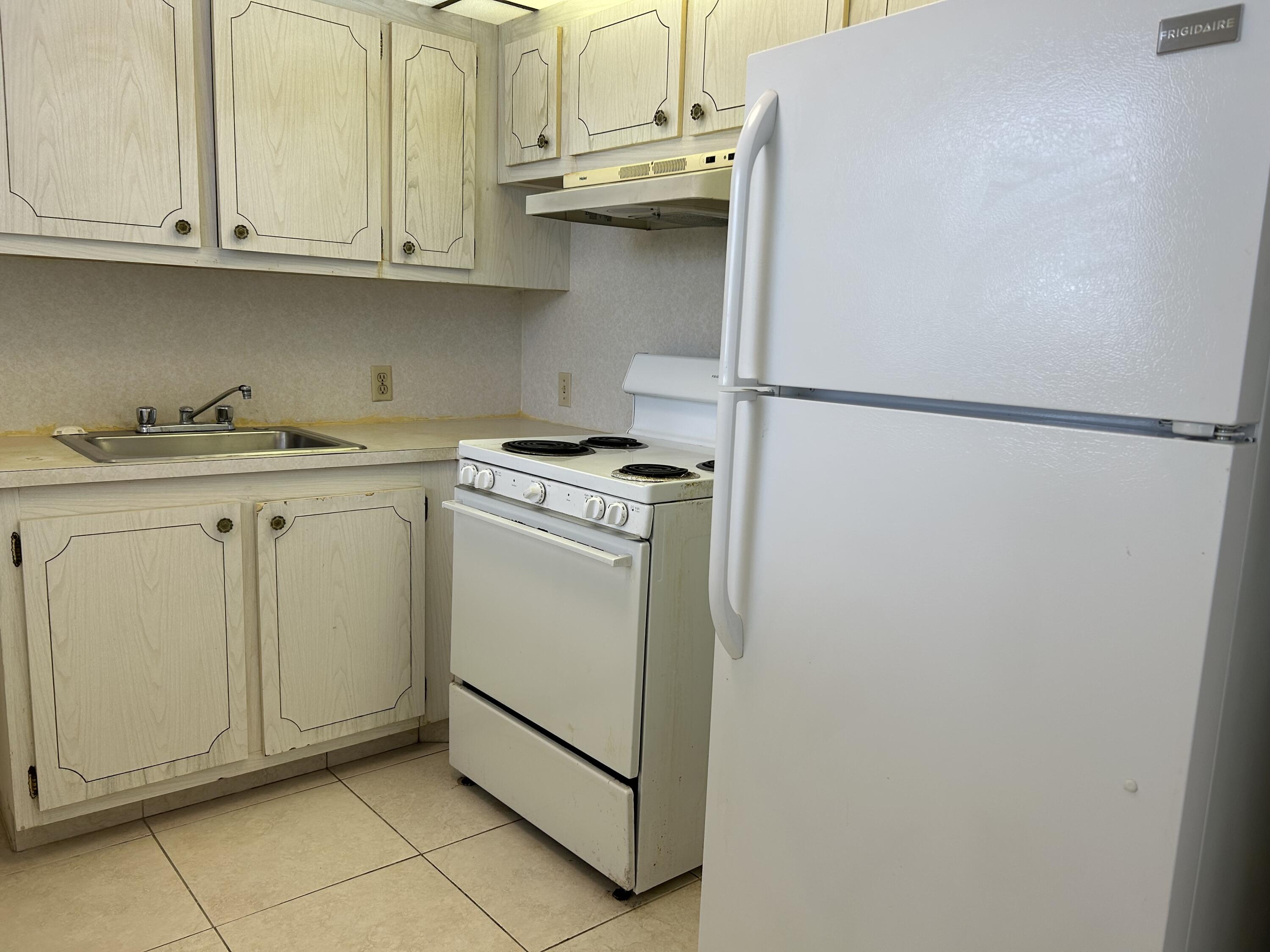 206 Suffolk F, Unit 206E Boca Raton, FL 33434 - Photo 18 of 19 IMG_0545