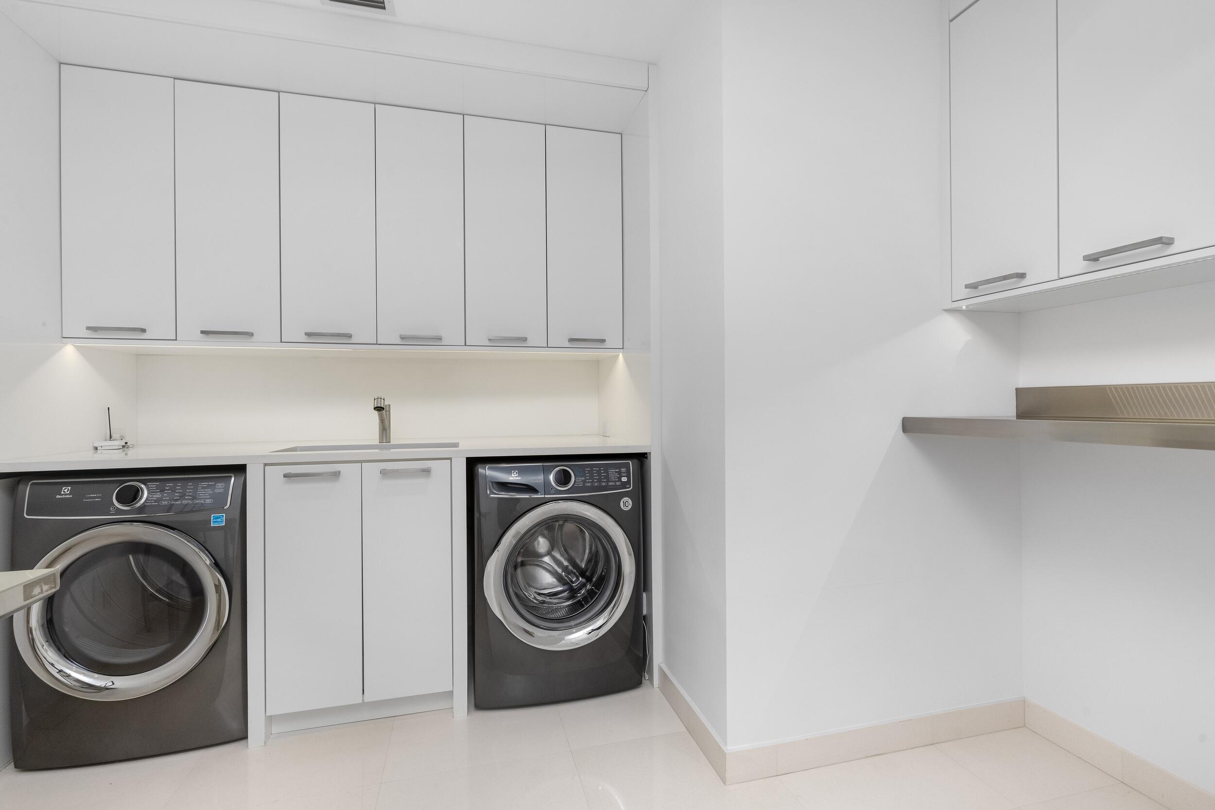 1000 South Ocean Boulevard, Unit 601 Boca Raton, FL 33432 - Photo 36 of 54 a utility room with dryer and washer