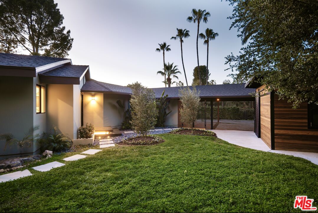 16666 Oldham Street Encino, CA 91436 - Photo 3 of 46