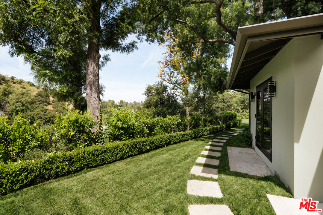16666 Oldham Street Encino, CA 91436 - Photo 36 of 46