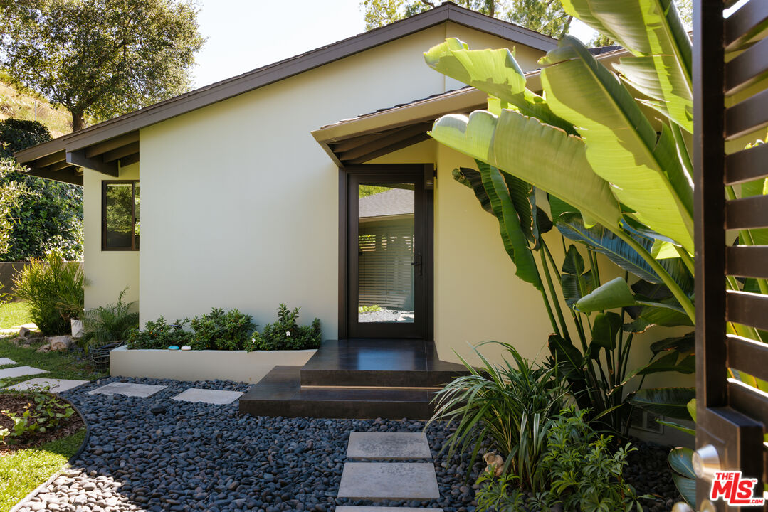 16666 Oldham Street Encino, CA 91436 - Photo 38 of 46