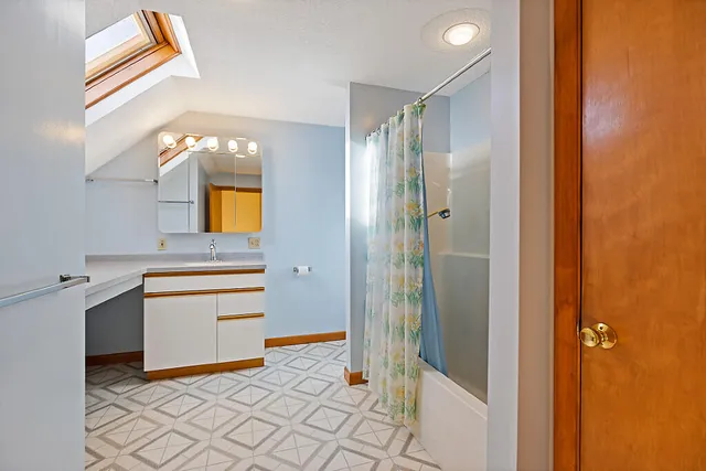 $649,000 | 9 Snug Harbor Road, Belgrade, ME 04917