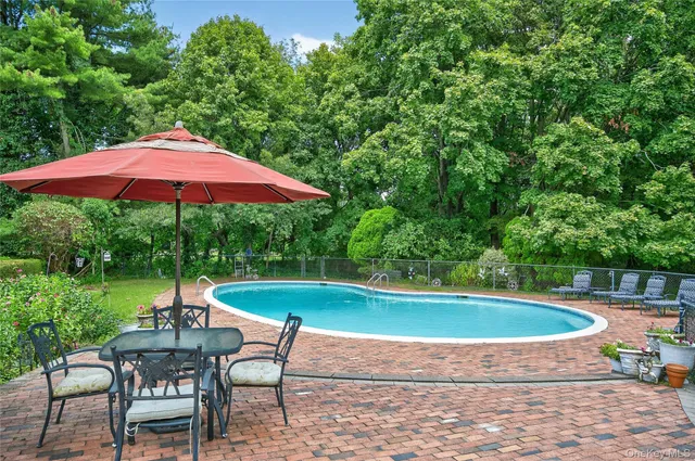 $1,988,000 | 300 Circle Road, Muttontown, NY 11791