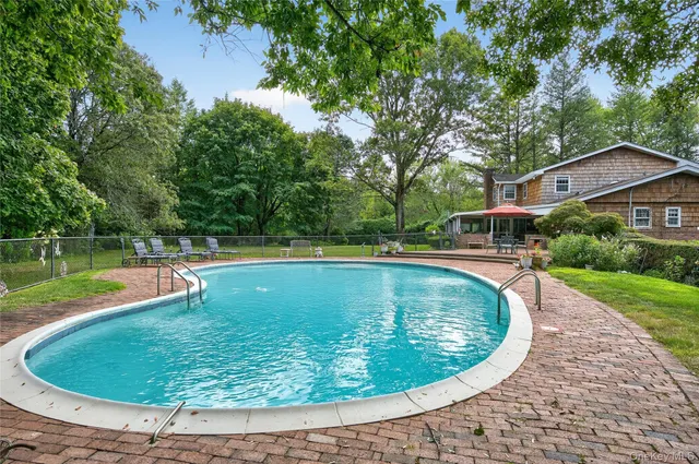 $1,988,000 | 300 Circle Road, Muttontown, NY 11791