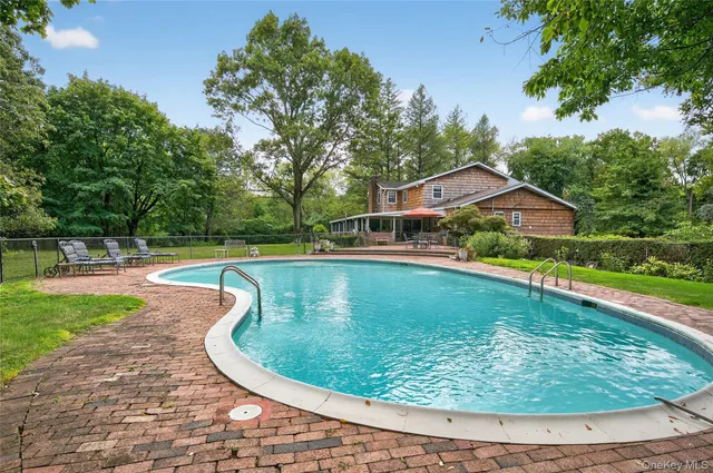 $1,988,000 | 300 Circle Road, Muttontown, NY 11791