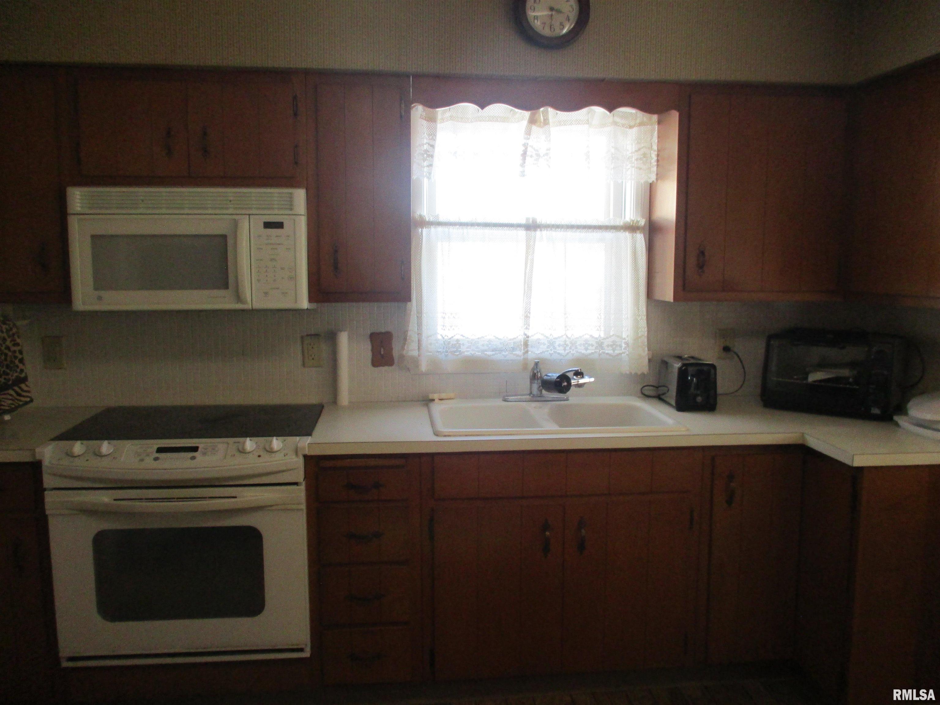 124 Payson Street Kewanee, IL 61443 - Photo 13 of 32 Gallery Image 13