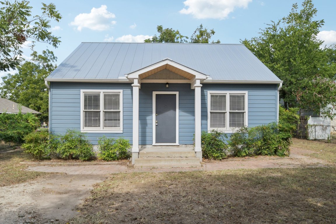 308 Taylor Road Elgin, TX 78621 - Photo 2 of 29 Bungalow-style house featuring a metal roof