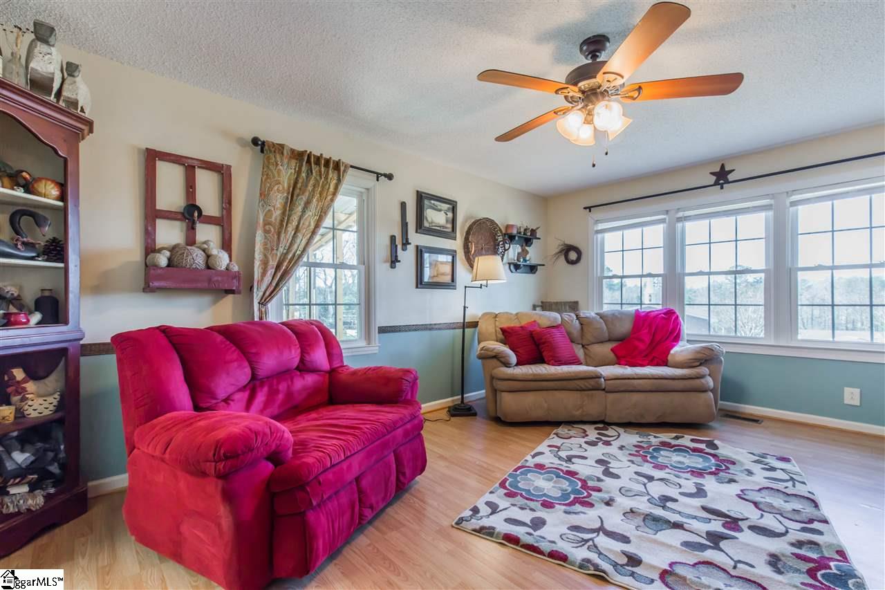570 Underwood Road Campobello, SC 29322 - Photo 4 of 28