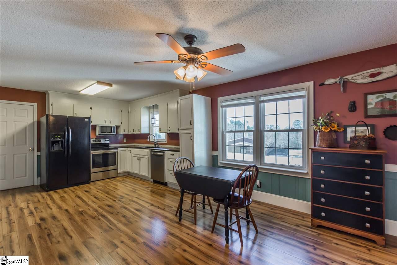 570 Underwood Road Campobello, SC 29322 - Photo 5 of 28