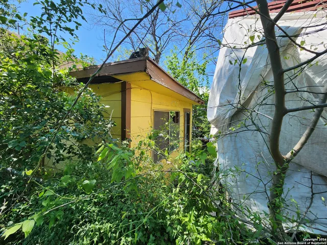 a view of a house with a tree