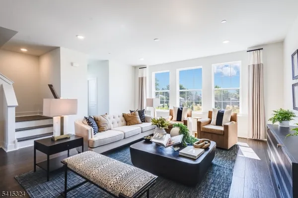 $882,590 | 53 Eastwood Terrace, Unit 53, East Hanover, NJ 07936