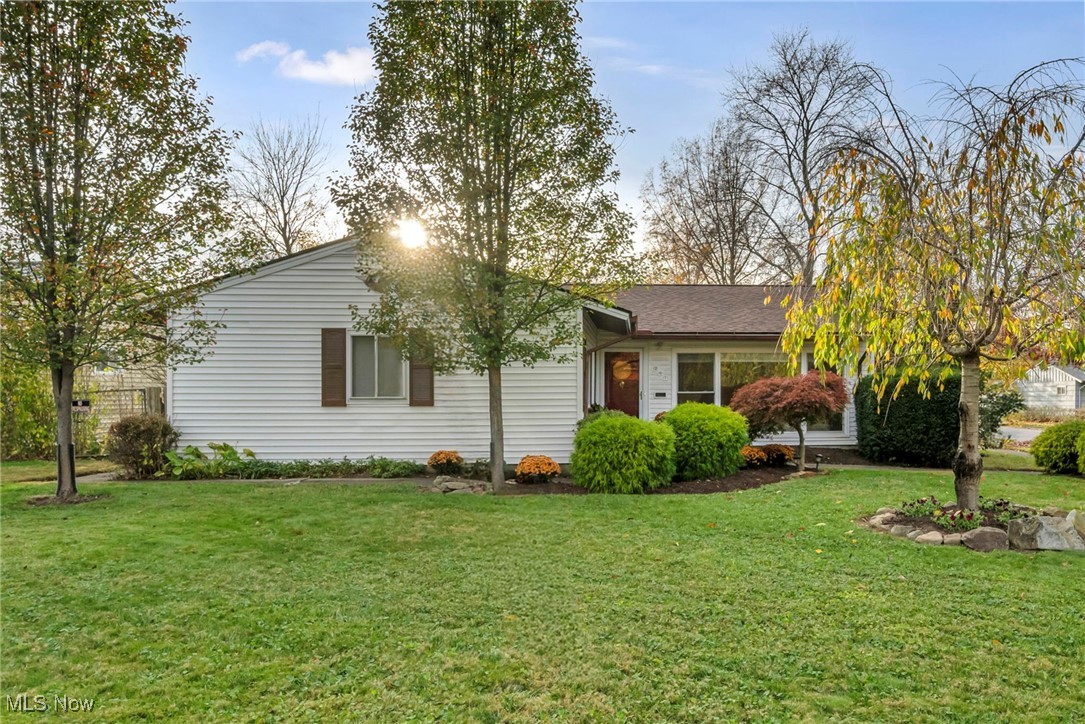 267 Barrett Road Berea, OH 44017 - Photo 7 of 41 Single story home featuring a front lawn