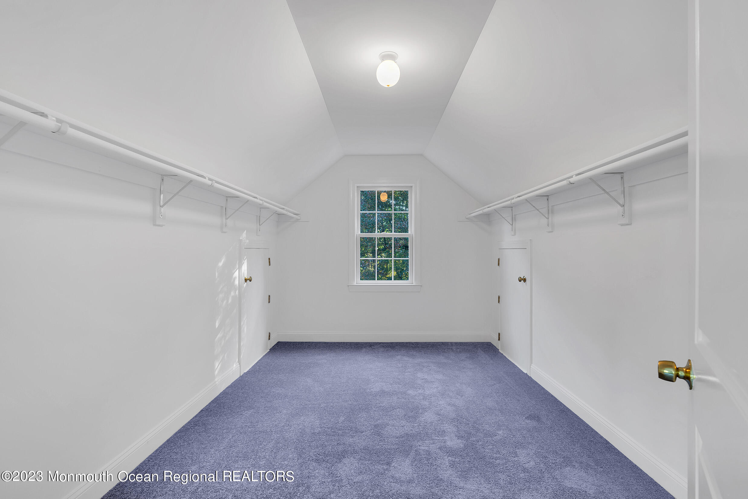 990 Farmingdale Road Jackson, NJ 08527 - Photo 26 of 67 an empty room with windows
