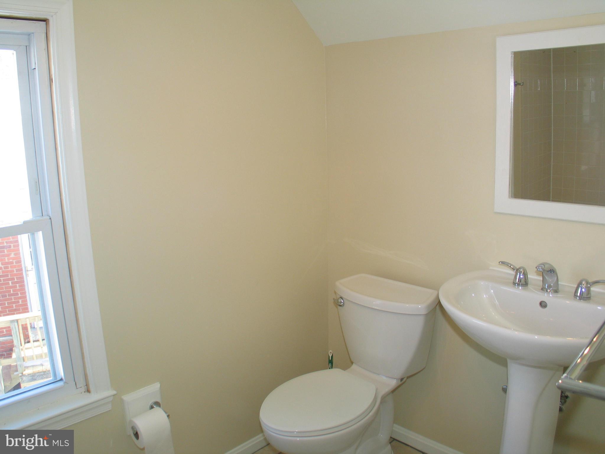 8736 Ridge Road Bethesda, MD 20817 - Photo 12 of 27 Bath