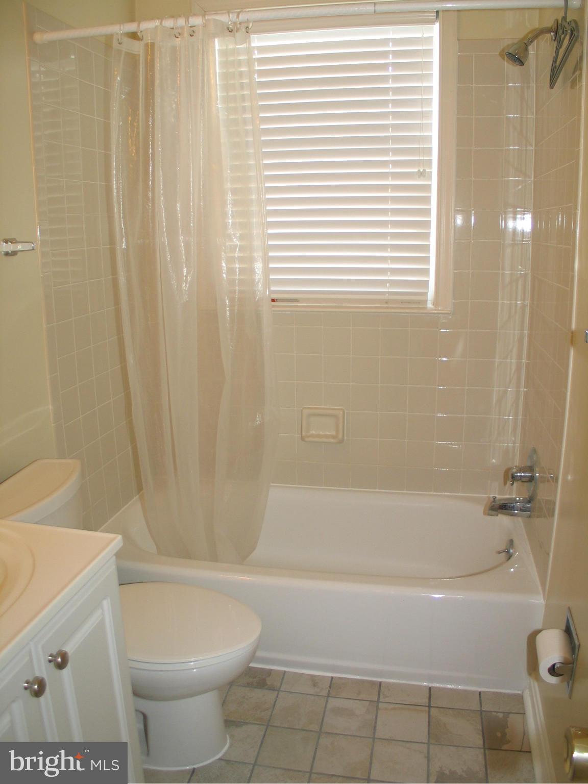 8736 Ridge Road Bethesda, MD 20817 - Photo 17 of 27 Bath