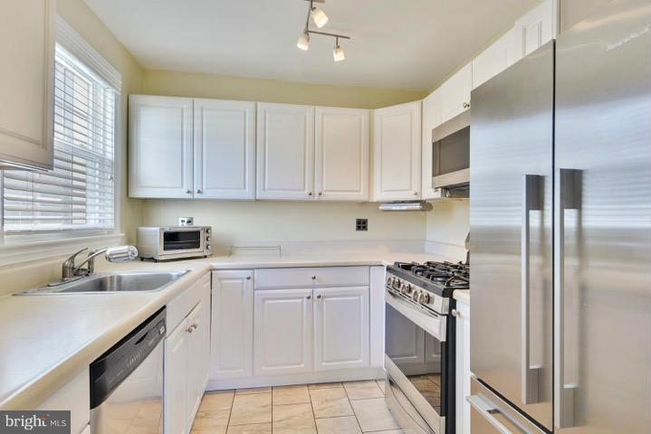 8736 Ridge Road Bethesda, MD 20817 - Photo 3 of 27 Kitchen