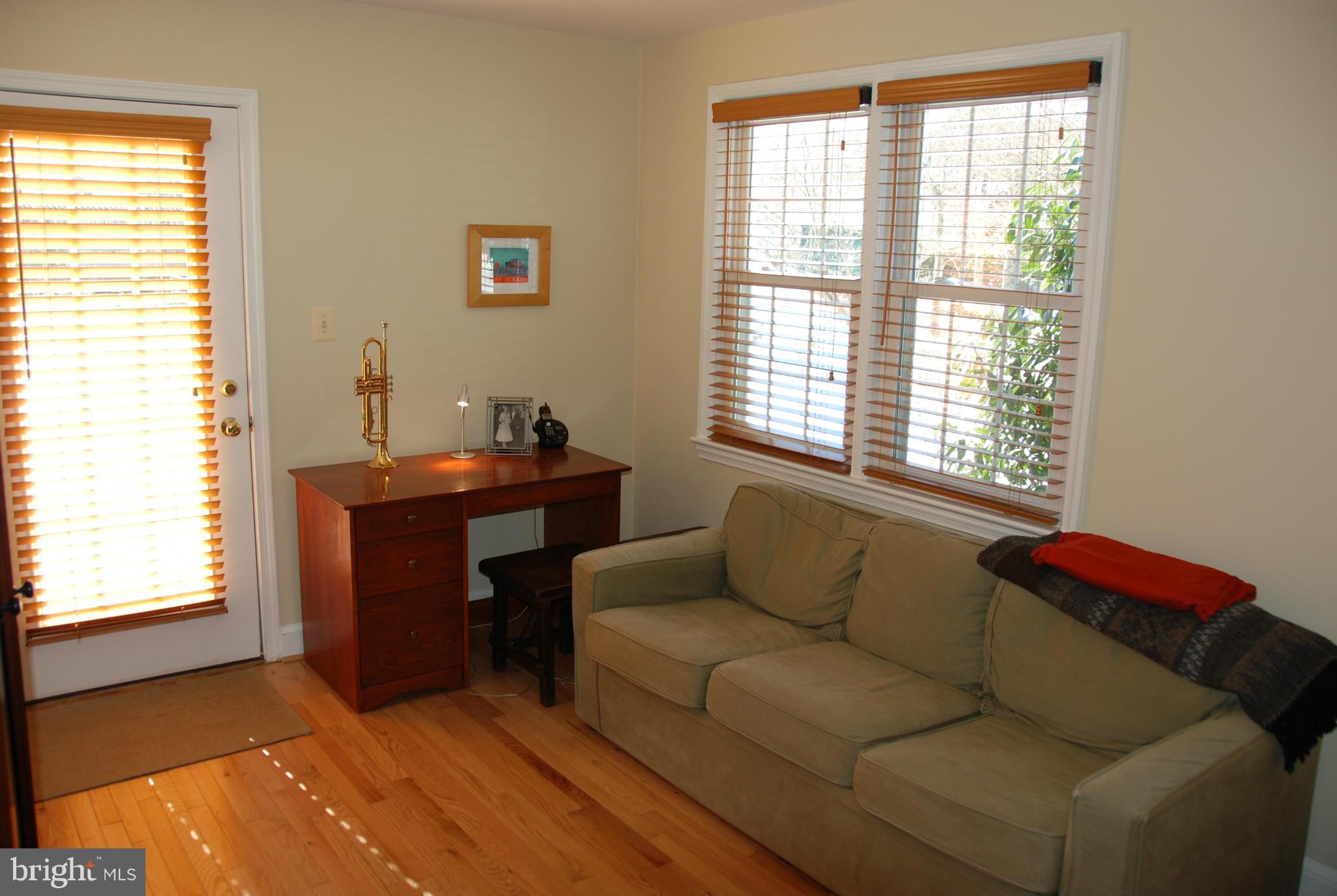8736 Ridge Road Bethesda, MD 20817 - Photo 7 of 27 Living Room