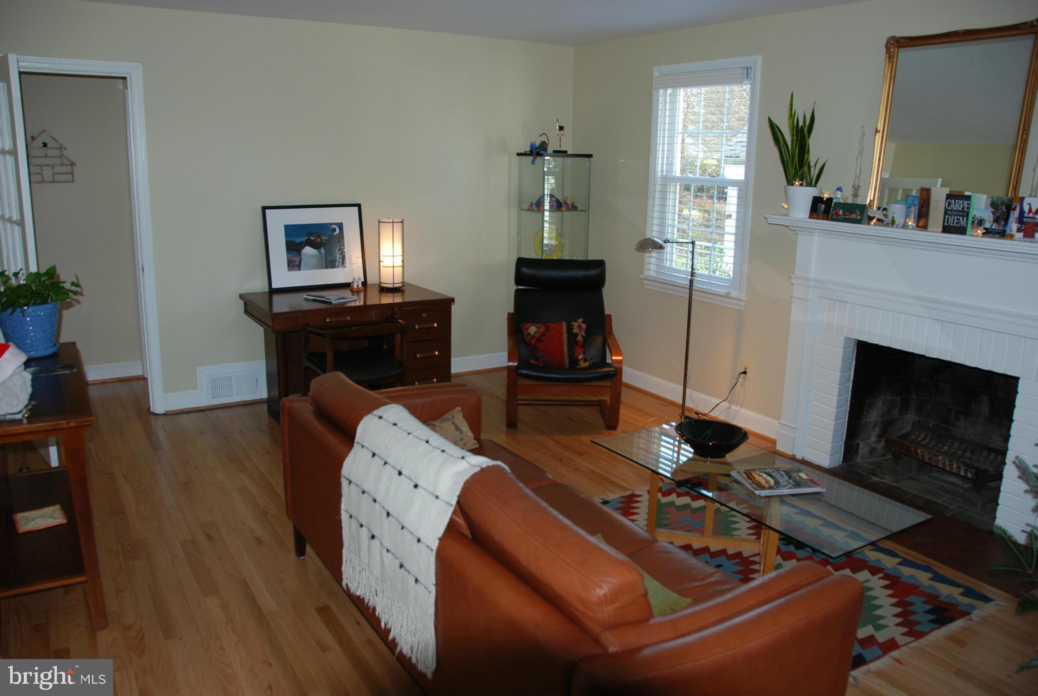8736 Ridge Road Bethesda, MD 20817 - Photo 10 of 27 Living Room