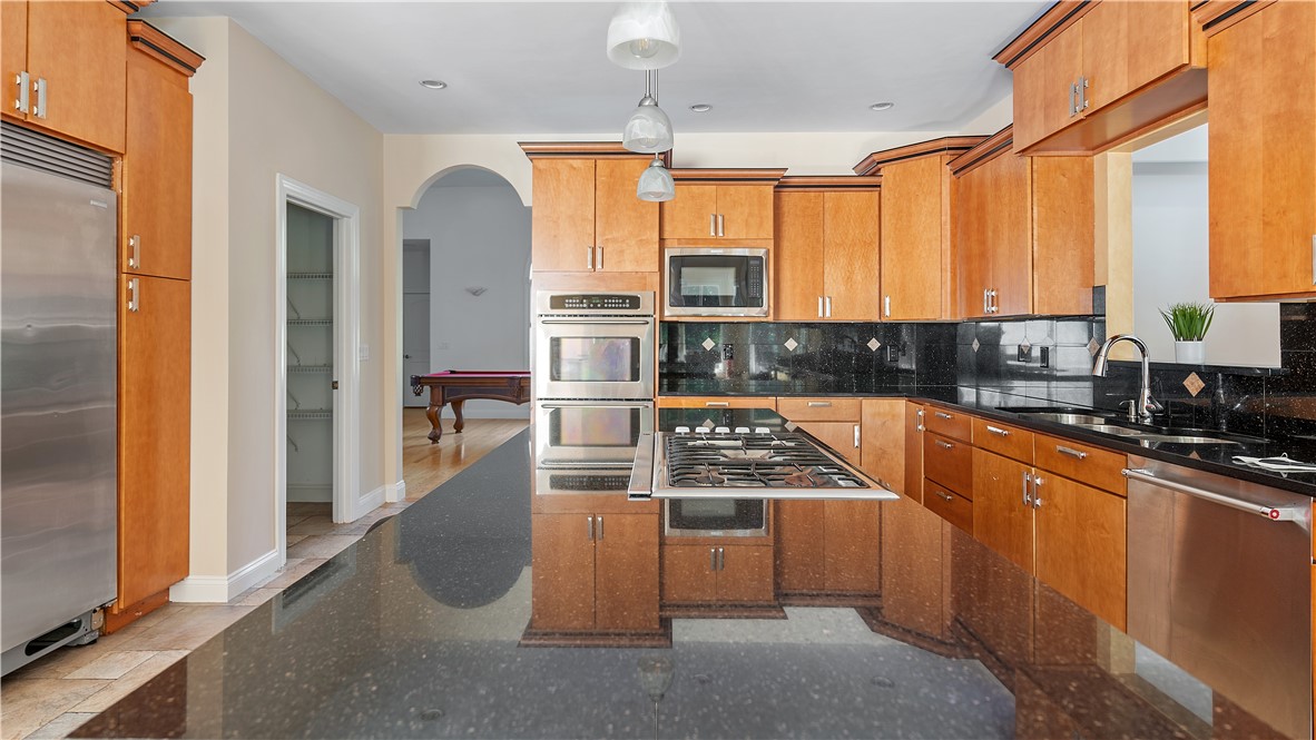 23 Pine Ridge Drive Cranston, RI 02921 - Photo 8 of 31 Gallery Image 8