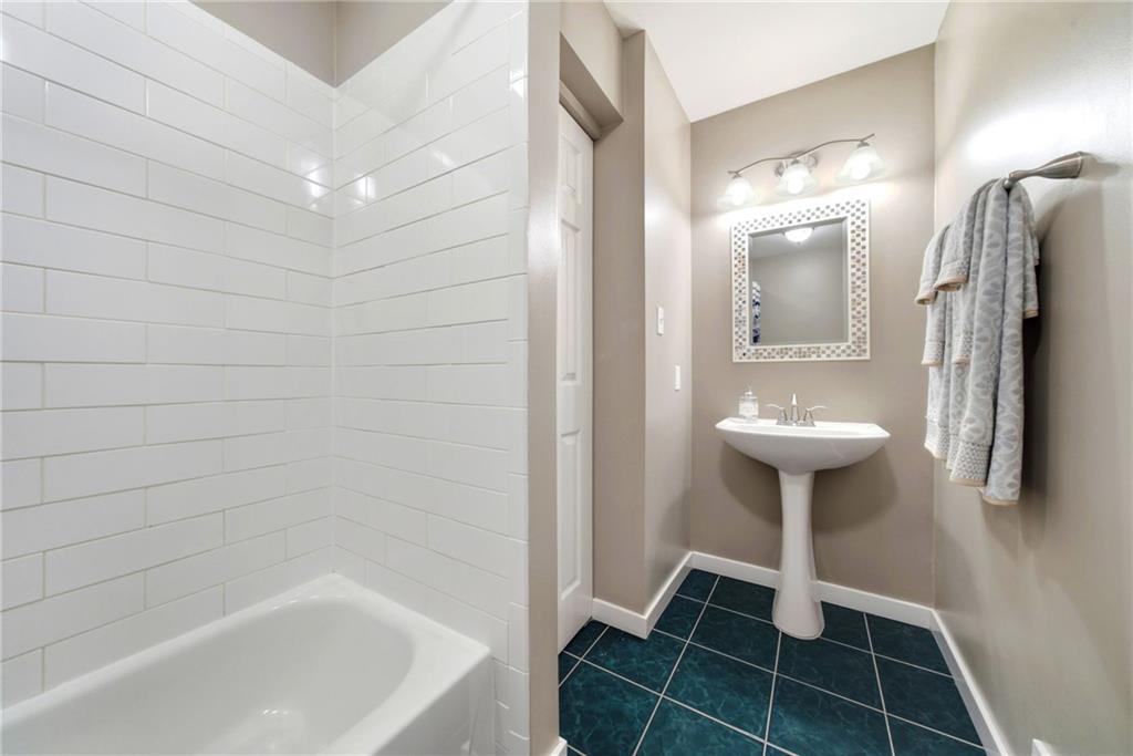 308 Maple Road Pittsburgh, PA 15239 - Photo 16 of 47 Gallery Image 16