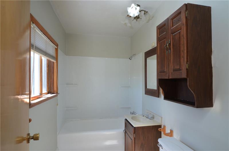 608 California Avenue Rochester, PA 15074 - Photo 3 of 20