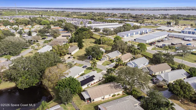 a view of entryway with bathroom
