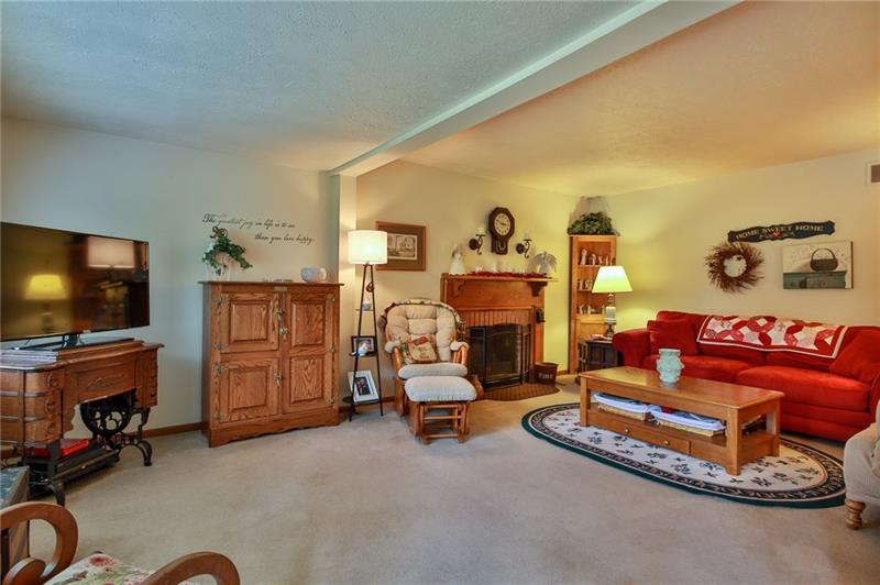 535 A Sangree Road Pittsburgh, PA 15237 - Photo 3 of 18